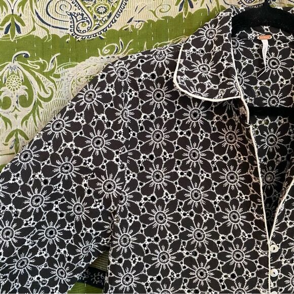 NWOT Free People Black/ White Dream A Little Dream Blouse Size Extra Small - Picture 8 of 15